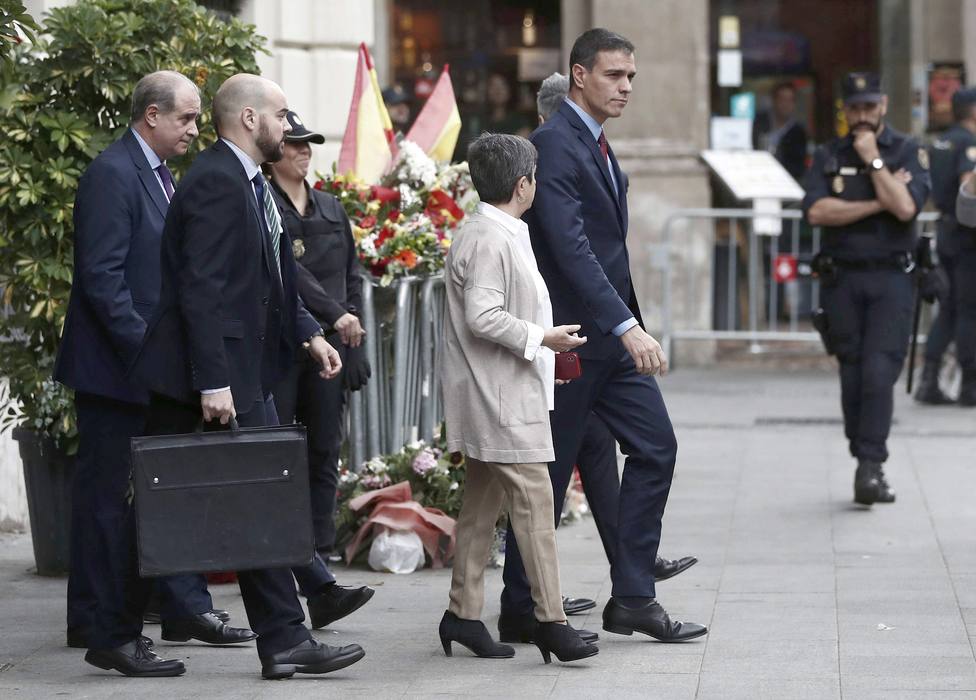 Sánchez visita la Jefatura de Policía en Barcelona para reunirse con mandos