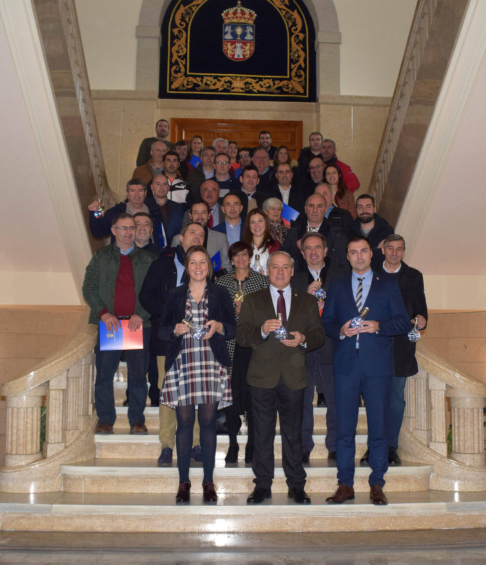 Representantes de la Diputación y de los 38 municipios adheridos al programa Ilumin@