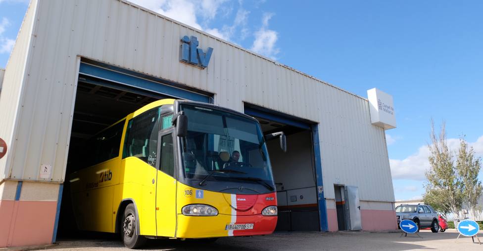 Los transportistas, indignados por los retrasos para pasar la ITV en Mallorca