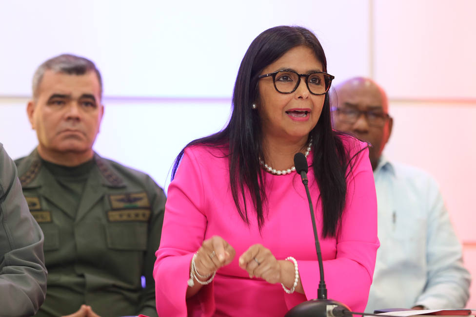 Delcy Rodríguez acusa a Guaidó de perseguir sus intereses y de ser un traidor a la patria