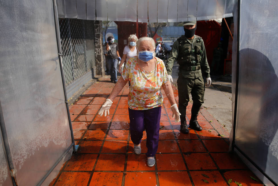 Venezuela amplía un mes el estado de alarma por el coronavirus