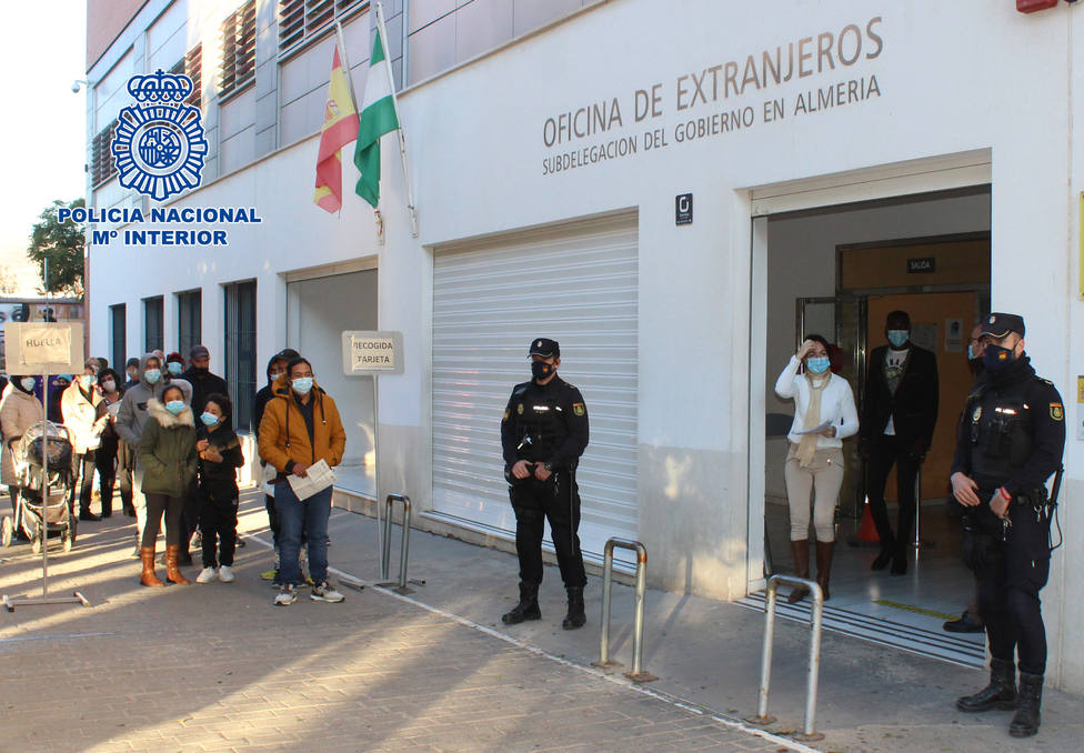 La Oficina de Extranjería de Almería ha expedido más de 32.000 tarjetas de residencia durante 2020