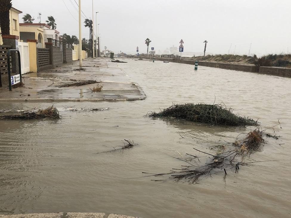 Inundación en 2020 en la playa de Almassora
