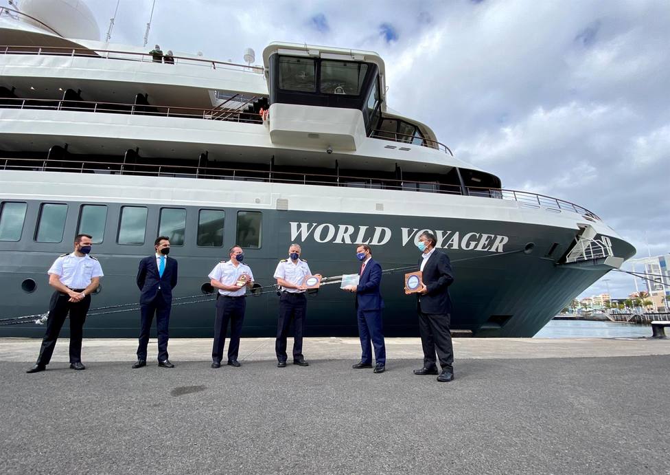 El crucero de lujo World Voyager atraca en el puerto de Las Palmas por primera vez