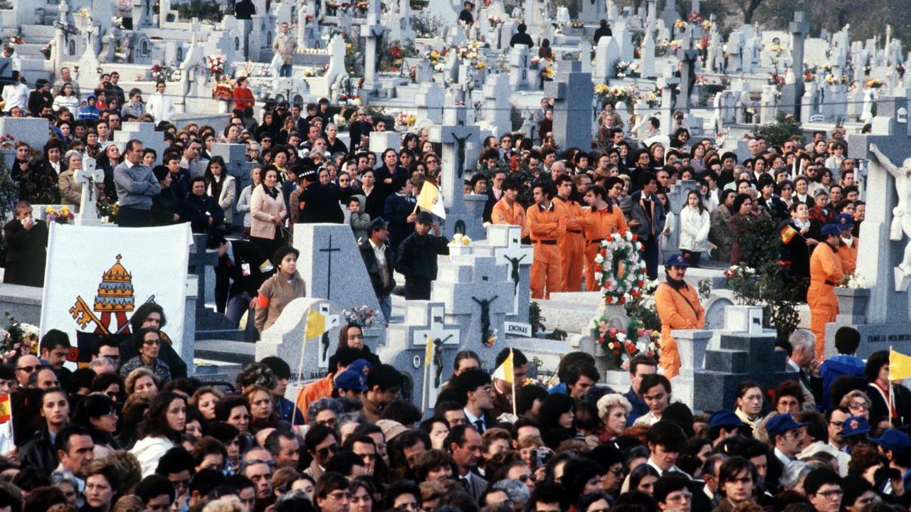 Recuerdos de un día inolvidable: así se vivió la Santa Misa de Juan Pablo II en el cementerio de la Almudena