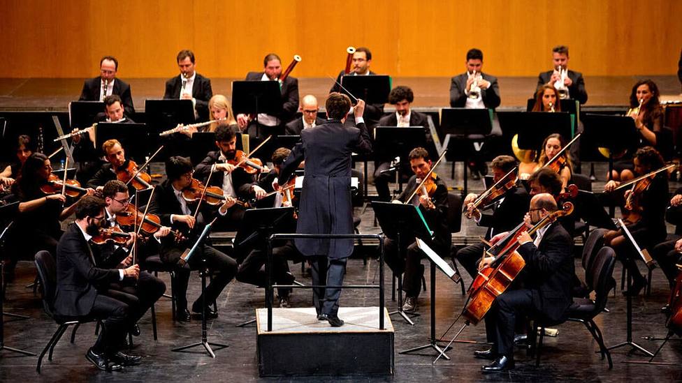 La Orquesta Sinfónica de Málaga en pleno concierto