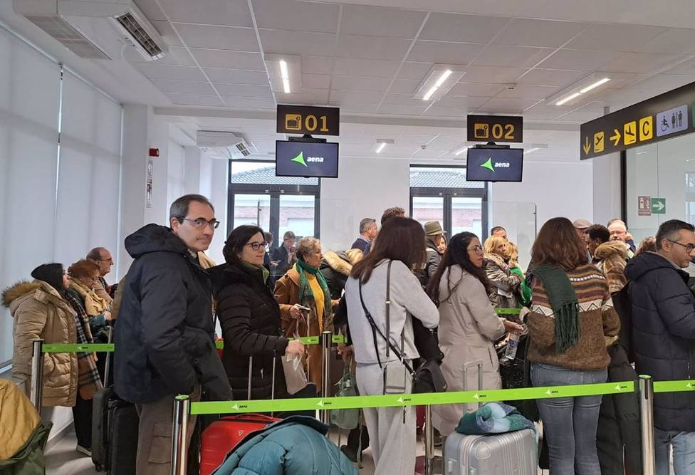 El aeropuerto de Córdoba atiende su primer vuelo comercial de pasajeros en 15 años