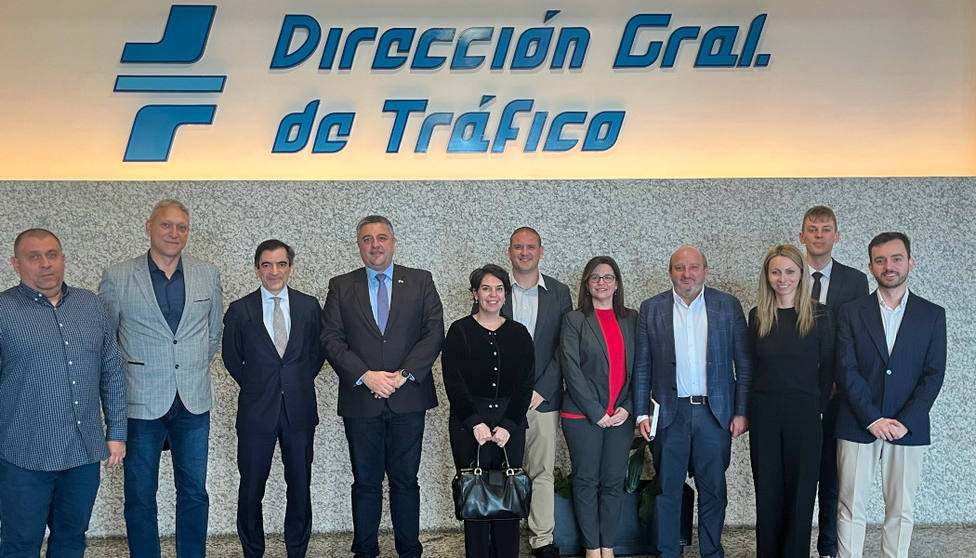 Una delegación búlgara visita la DGT para conocer la formación que se imparte para obtener el permiso de conducir en España