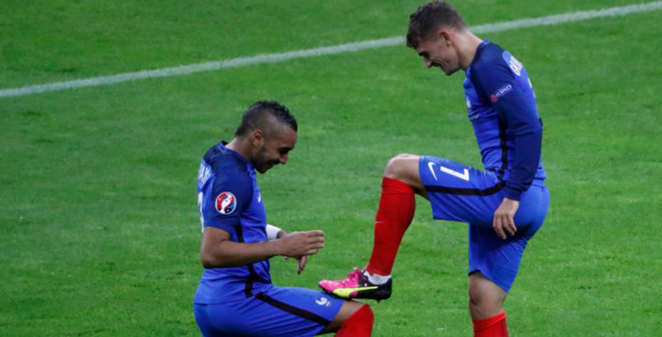 Payet y Griezmann uno de los goles de Francia (Reuters)