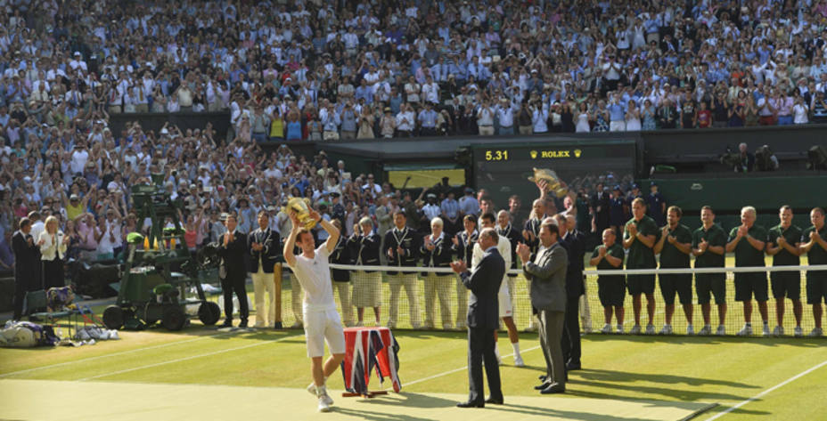Andy Murray con el trofeo (REUTERS)