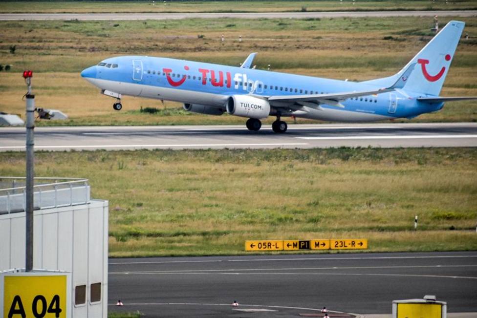 El turoperador TUI cancela sus vuelos a la España peninsular y a Canarias