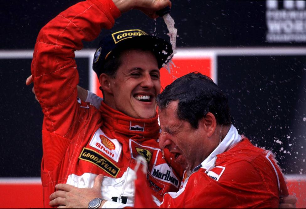 Teile und herrsche: Teamchef Jean Todt (re.) wird von seinem Angestellten Michael Schumacher (Ferrari) der Kopf gewasch