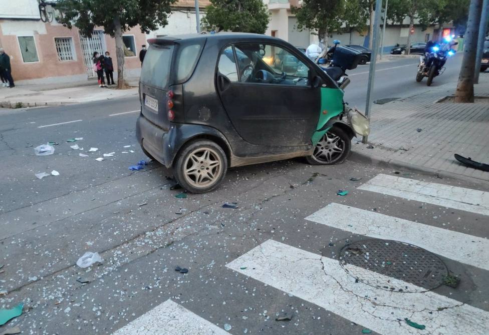 Sucesos.- Un hombre sufre un infarto mientras conducÃ­a por Cartagena y salva la vida gracias a la PolicÃ­a Local y 061