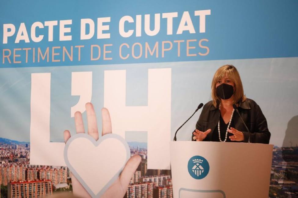 La alcaldesa de LHospitalet de Llobregat, NÃºria MarÃ­n, presenta el primer balance del Pacto de Ciudad.