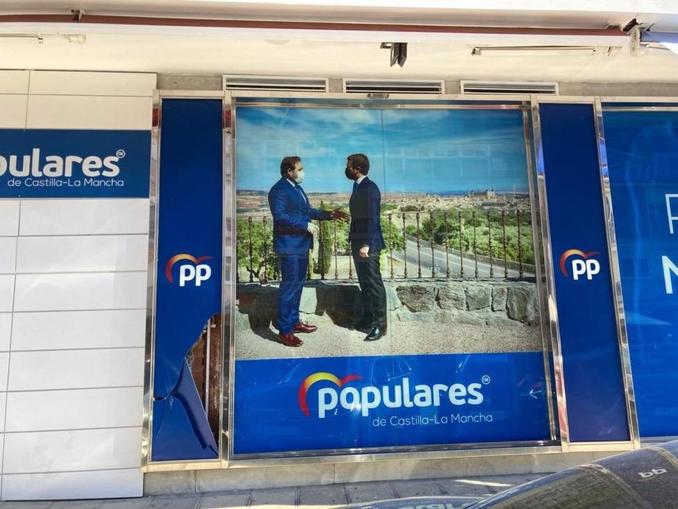 La fachada de la sede regional del PP en Toledo sufre destrozos