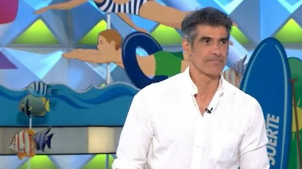 La madre de un concursante de La Ruleta critica a Jorge Fernández por sus camisas: Mucha gente me lo dice