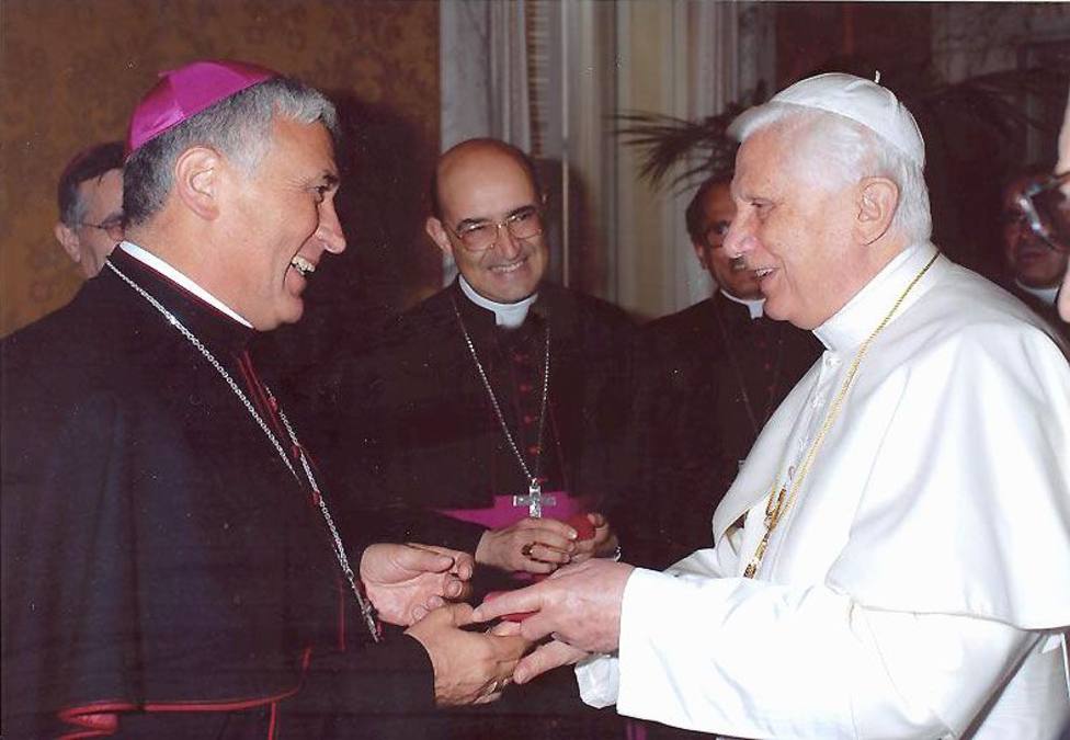 Rafael Zornoza, en un encuentro con Benedicto XVI