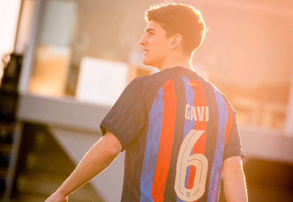 Gavi, inscrito en el primer equipo, llevará el número 6