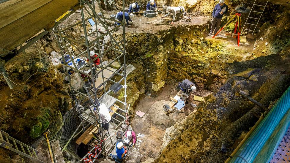 Amplían la excavación del yacimiento exterior de neandertales en Galería de las Estatuas
