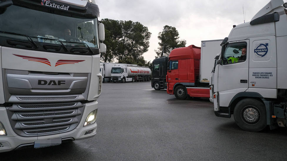 Un camionero gallego viaja desde Austria y, a su paso por Francia, tiene que tomar esta decisión