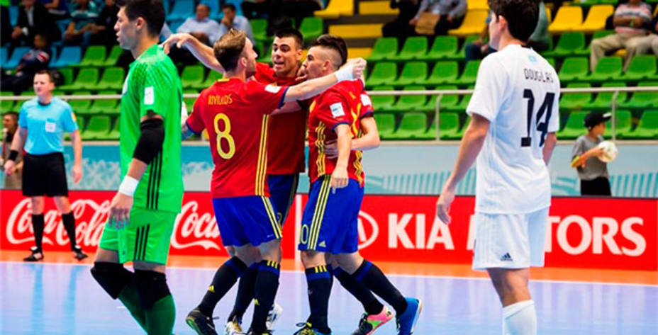 España tuvo que sufrir para ganar a Kazajistán y meterse en cuartos. Foto: LNFS.