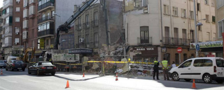 Vista general del edificio que se derrumbó en Madrid en la calle Bravo Murillo. EFE