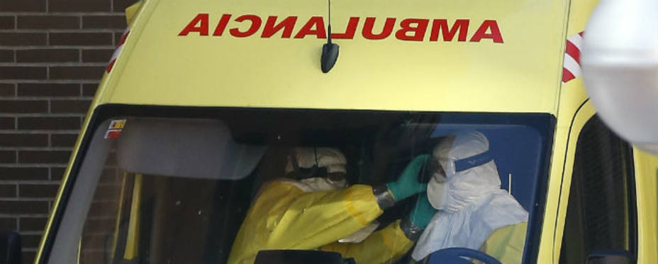 Ambulancia del SUMA durante el traslado de Teresa Romero. REUTERS.