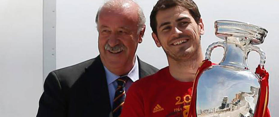 Del Bosque, junto a Casillas, tras la Eurocopa (REUTERS)