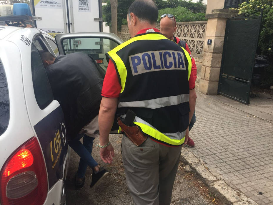 La Policía Nacional detiene a dos okupas por varios robos en viviendas de Playa de Palma