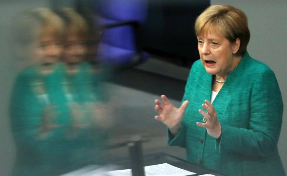 Merkel creará una coalición minoritaria de países europeos para llegar a un acuerdo con Libia