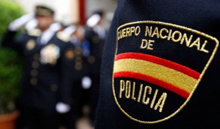 La Policía investiga la violación de una mujer hallada semidesnuda en una calle de Oviedo