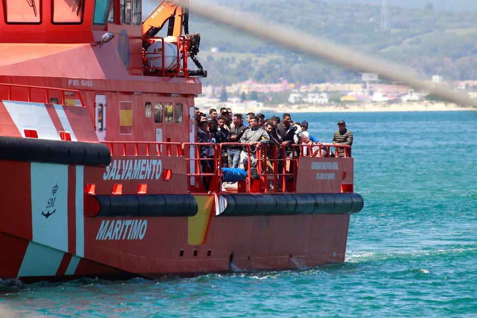 Rescatados más de un centenar de inmigrantes de dos pateras en el Estrecho