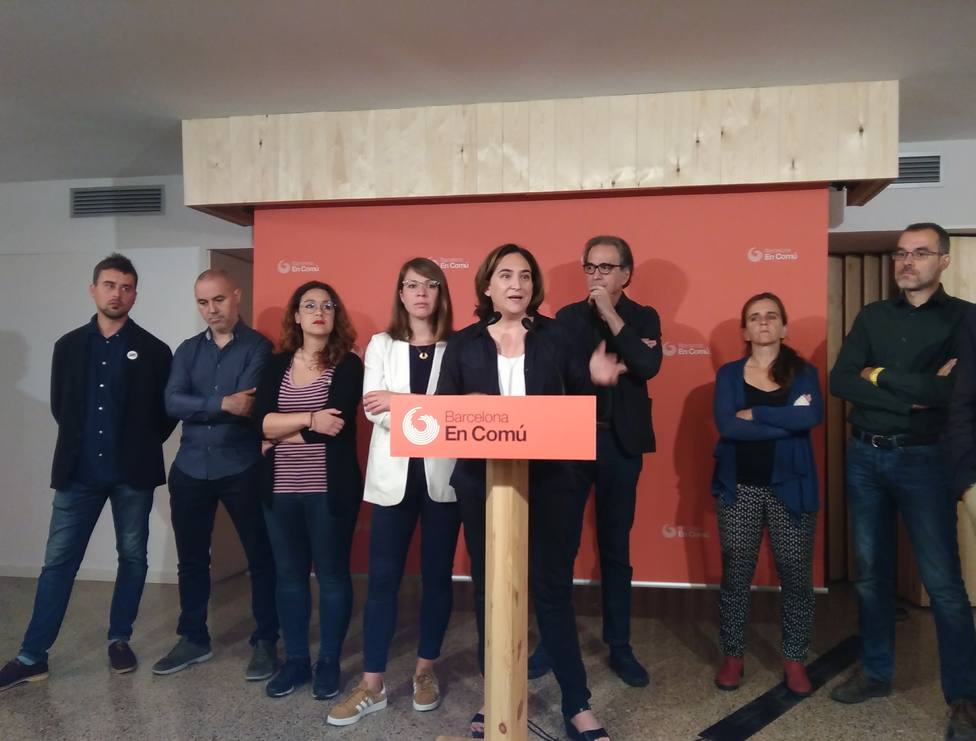 Colau defiende el acuerdo con el PSC con los votos regalados de Valls aunque no le gusten