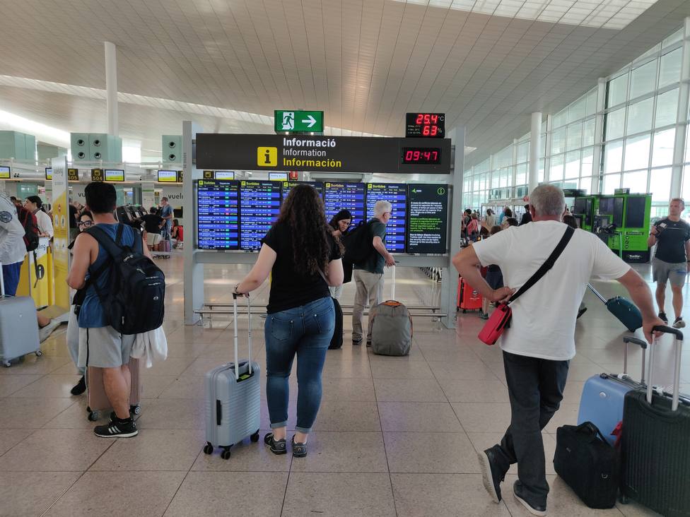 Los huelguistas del Aeropuerto de Barcelona critican a Trablisa, Aena y Guardia Civil