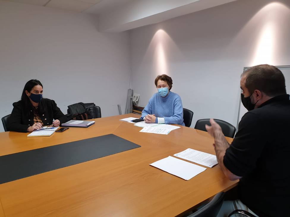 Reunión entre la representante municipal y de la Xunta en Santiago - FOTO: Concello de Ferrol