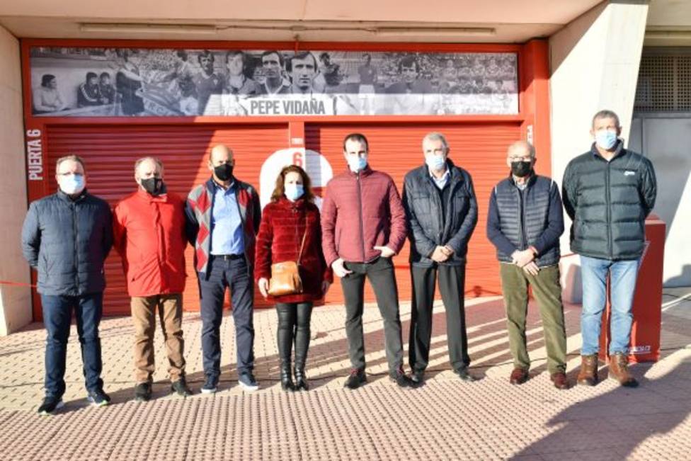 El Real Murcia estrena la puerta 6 homenaje de Pepe Vidaña