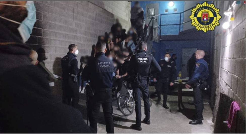 Otra fiesta clandestina en Alicante: 30 jóvenes desalojados de madrugada en una nave de Babel