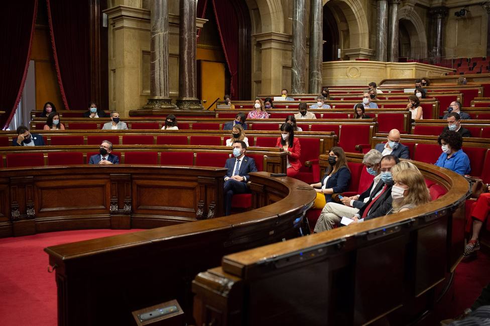 El Parlament pide por unanimidad que Aragonès comparezca por la quinta ola de Covid-19