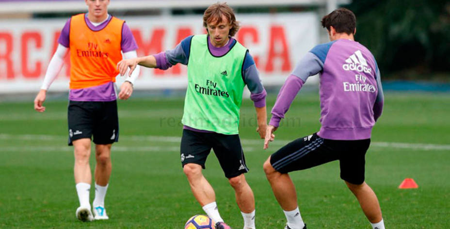 Luka Modric se unió al trabajo con el grupo tras superar su lesión. Foto: Real Madrid.