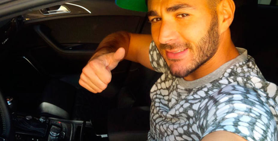 Karim Benzema, en uno de sus vehículos (Foto: @Benzema)