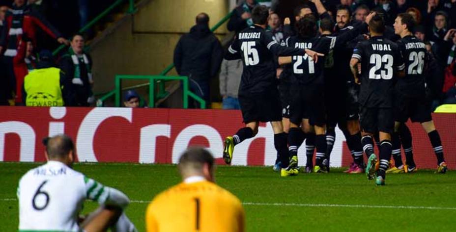 La Juventus celebra uno de sus goles en Celtic Park (Reuters)