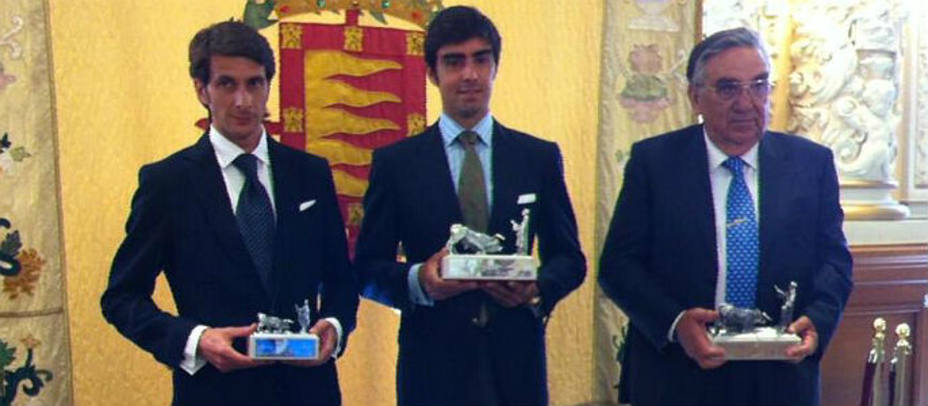 David Adalid, Miguel Ángel Perera y Moisés Fraile con sus respectivos trofeos. @INFOMAPERERA