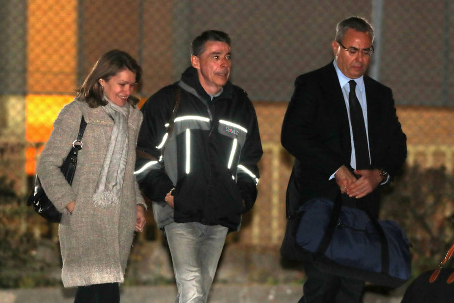El expresidente de la Comunidad de Madrid, Ignacio González, a su salida de la prisión de Soto del Real. EFE