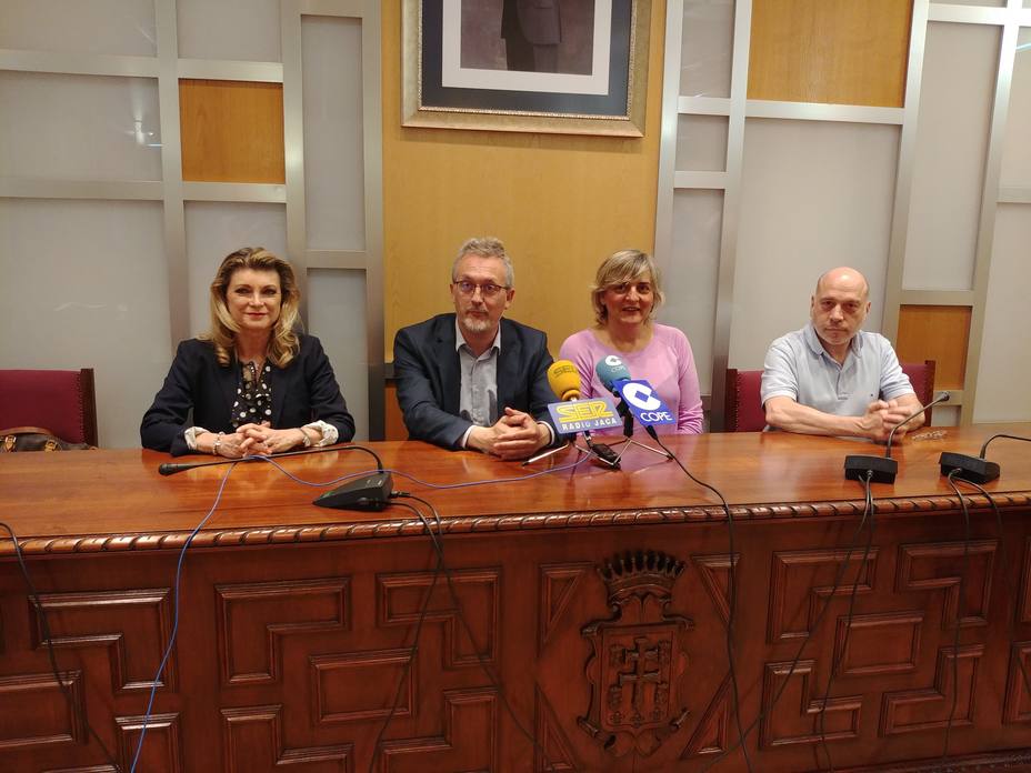 Margarita Rigo, Juan Manuel Ramón, Montse Castán y Javier Crespo en el Ayuntamiento de Jaca