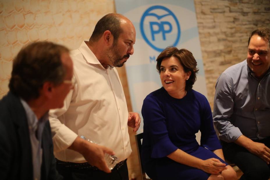 Soraya Sáenz de Santamaría durante un acto electoral en la campaña para presidir el PP.