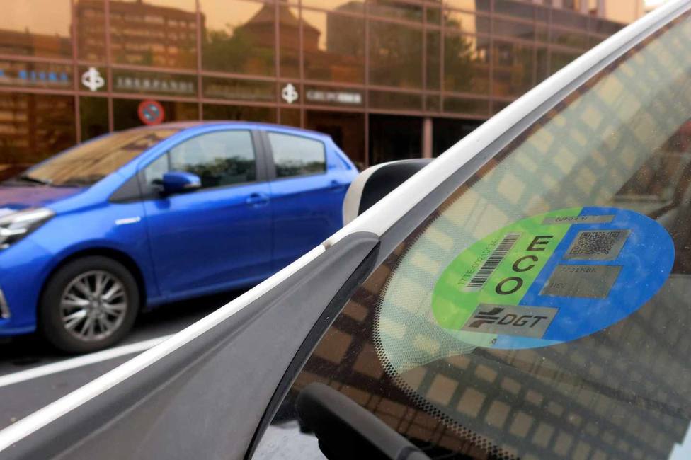 Madrid multa con 15 euros al vehículo que no lleve el distintivo de la DGT