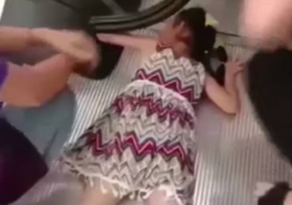 El dramático accidente de una niña de cinco años en las escaleras mecánicas de un centro comercial