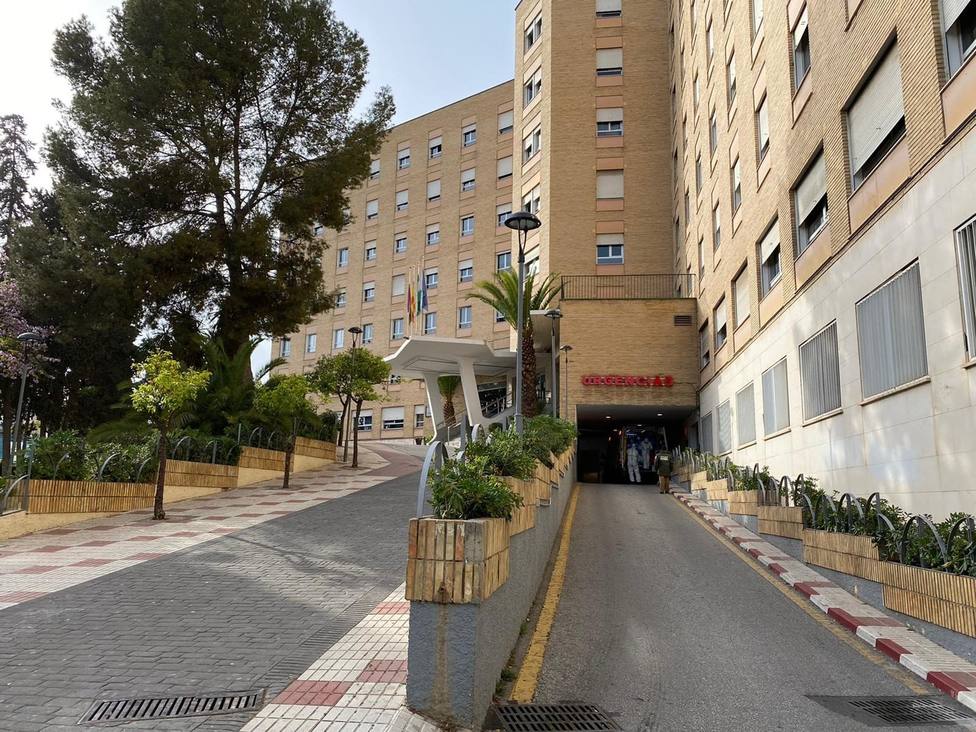 El hospital Carlos Haya deriva operaciones urgentes a centros privados y libera espacio para el coronavirus