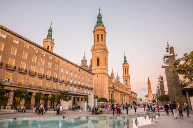 Sabias que hay tres días cada mes en que la imagen de la Virgen del Pilar  aparece sin manto? - Hoy en día - COPE