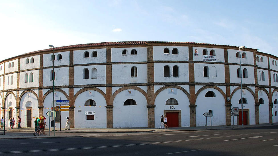 La plaza de toros de Cáceres necesita la reforma de la estructura de su cubierta